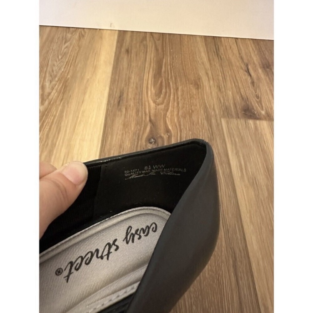 Black Pumps - Picture 8 of 10